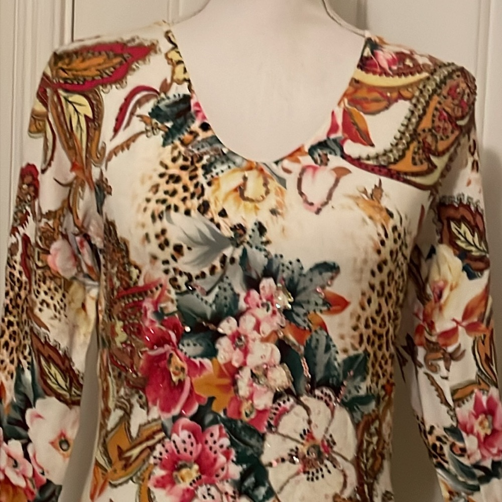 Alberto Makali White V-Neck Animal Print & Floral Embellished Sweater - Picture 3 of 8